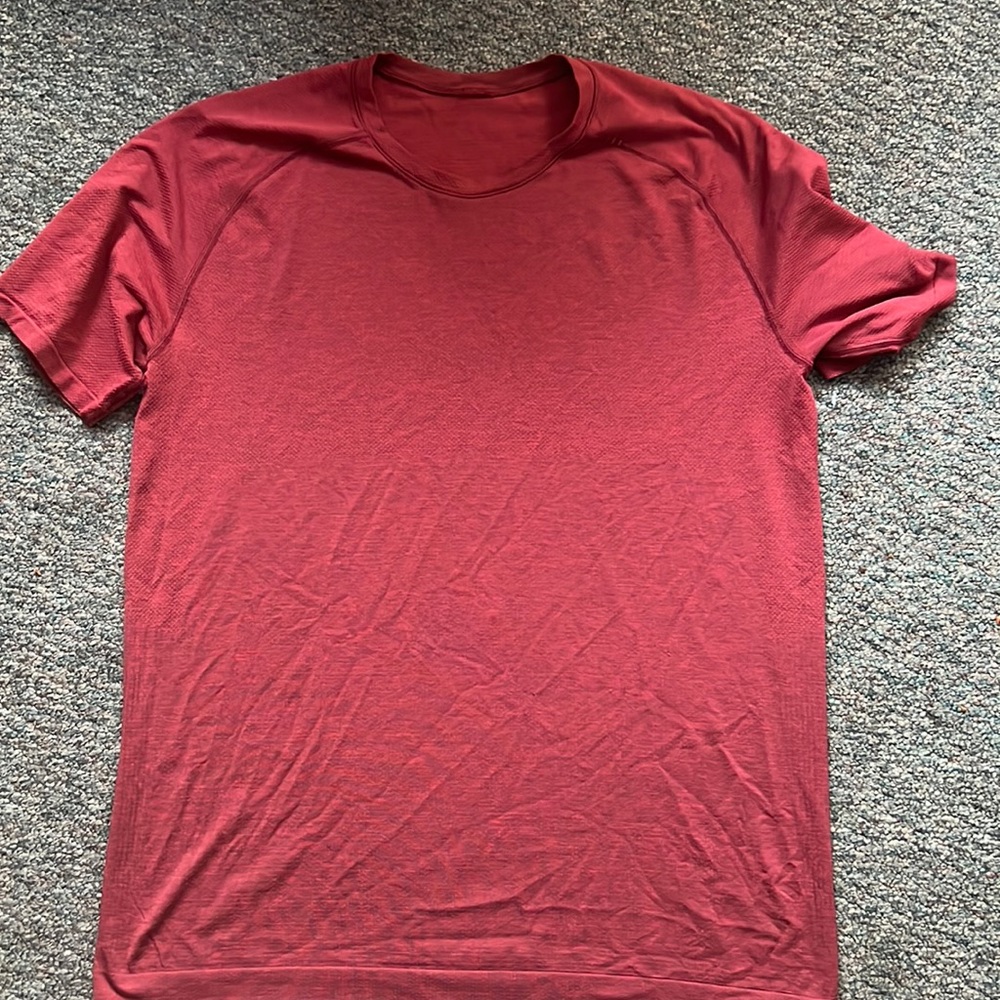 Mens Lululemon metal vent tech maroon shirt size XL
